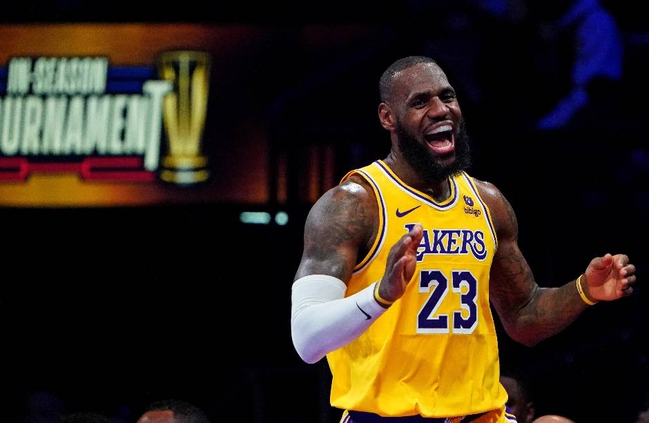 21世纪仅4巨星做到,个个都是传奇_巅峰_库里_常规赛