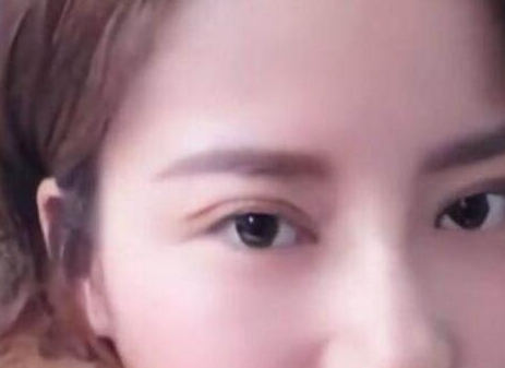 拜托,双眼皮都没有就想撩男神?