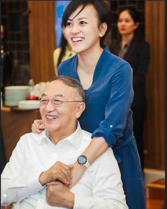 结婚后,二人育有一子一女,女儿叫柳青,儿子叫柳林.