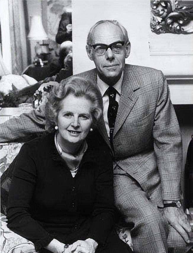 撒切尔夫人,叱咤政坛却晚景凄凉,曾在回忆录中解释为何归还香港