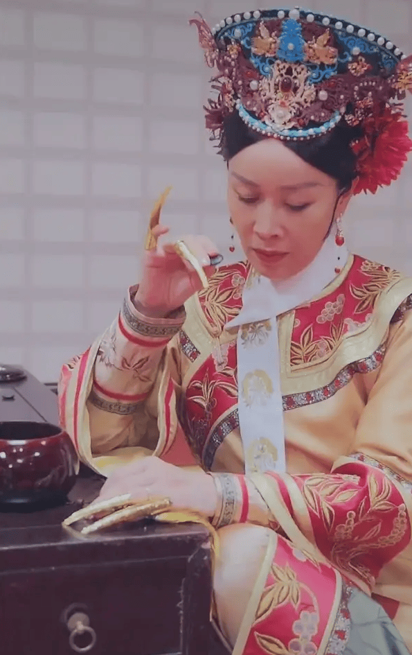 7位满清血统明星,格格关晓彤,多尔衮后裔吴京,慈禧一脉那英