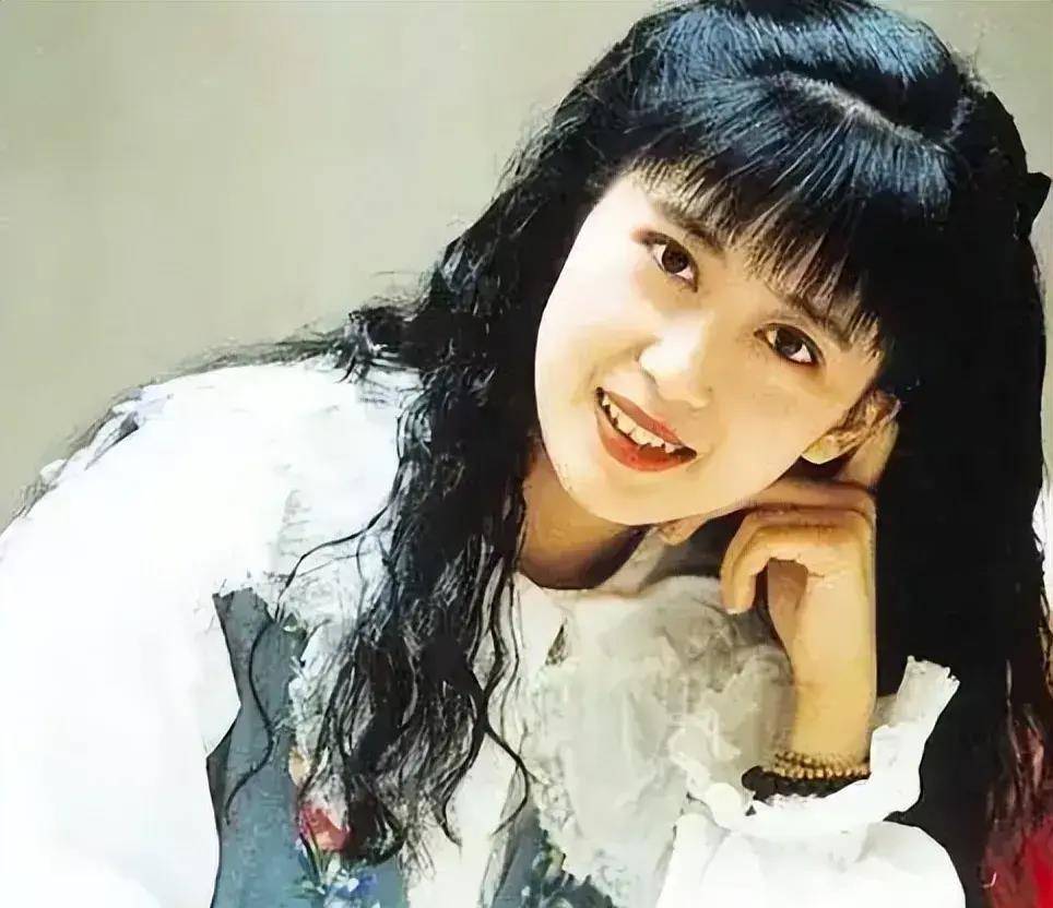 "玉女"孟庭苇:23岁爆火,退圈结婚却遭丈夫敲诈,如今她怎样了