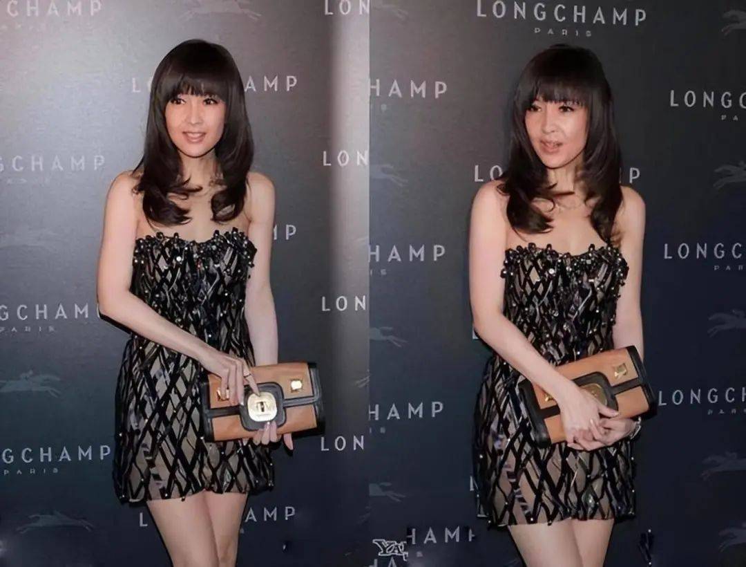惊艳了!周慧敏齐刘海配抹胸裙美出圈,56岁未生小孩身材竟如此火辣