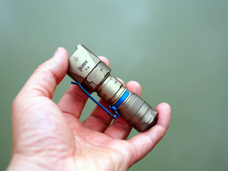 t4灯头设计有攻击头,在不慎 跌落时可以最大程度的保护透镜及内部核心