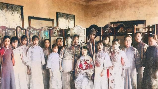 百年前宫女太监是何生活?裤子里边垫毛巾,宫女留着空气刘海