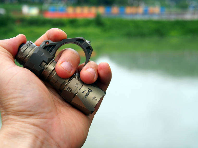 t4采用内嵌式type-c充电端口,通过旋转环即可露出,隐藏设计可以有效