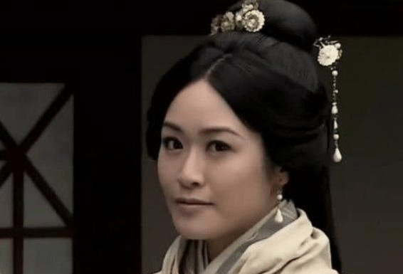 因为家中根据当时的择亲标准,给她定下了一门亲事,那就是王羲之的儿子