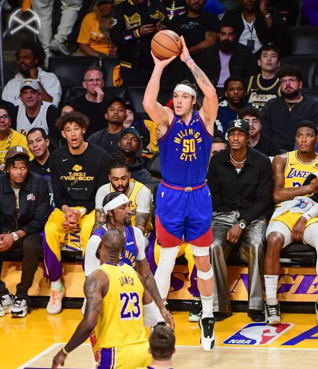 掘金实力不及上赛季,部分原因在于布鲁斯-布朗和杰夫-格林离队,同时