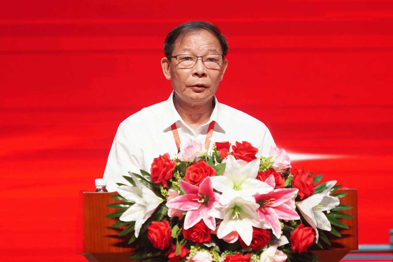 901班朱政涵901班朱政涵同学作为学生代表发言.