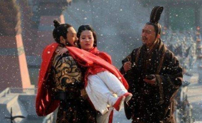 三国时期美女如云,曹操为何偏偏喜欢孀妇,原因其实很简单