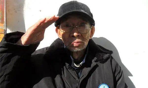 南京96岁痴呆老人跳河,大喊"全体上刺刀",暴露隐藏六十九年的身份_孙