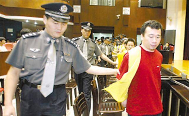 2002年周广龙,用金钱女色腐蚀干部,被抓时嫌弃保护伞级别低
