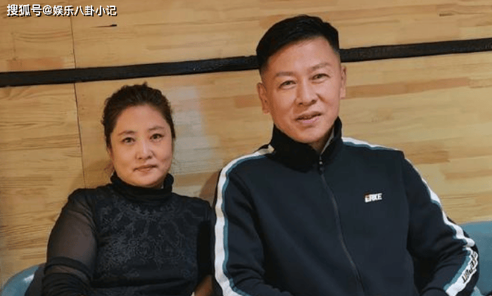 他是国家一级演员,戏里被妻子穷追猛打,戏外却成了宠妻狂魔_胡亚捷