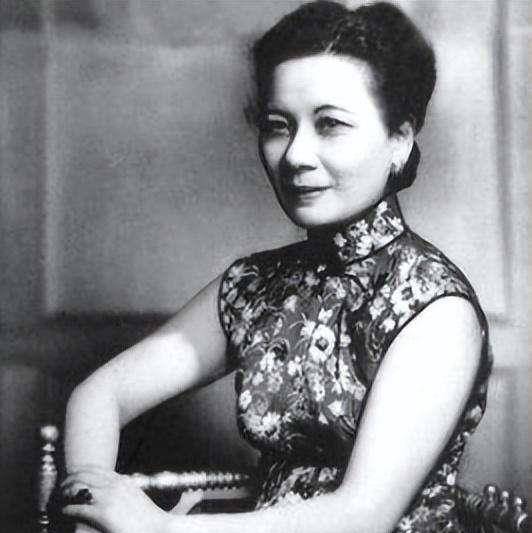 2003年,宋美龄行将就木,参观了自己的墓园,忽而心生悔恨,悲伤说出一番