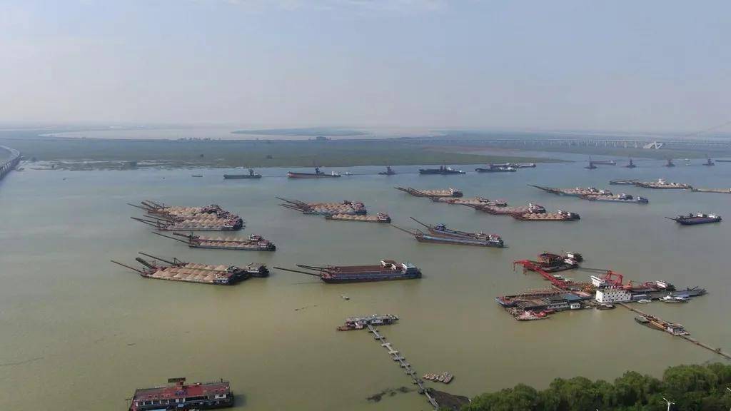 洞庭湖重启规模采砂,未来价格有望回落 —9.43亿吨天然砂开采计划启动