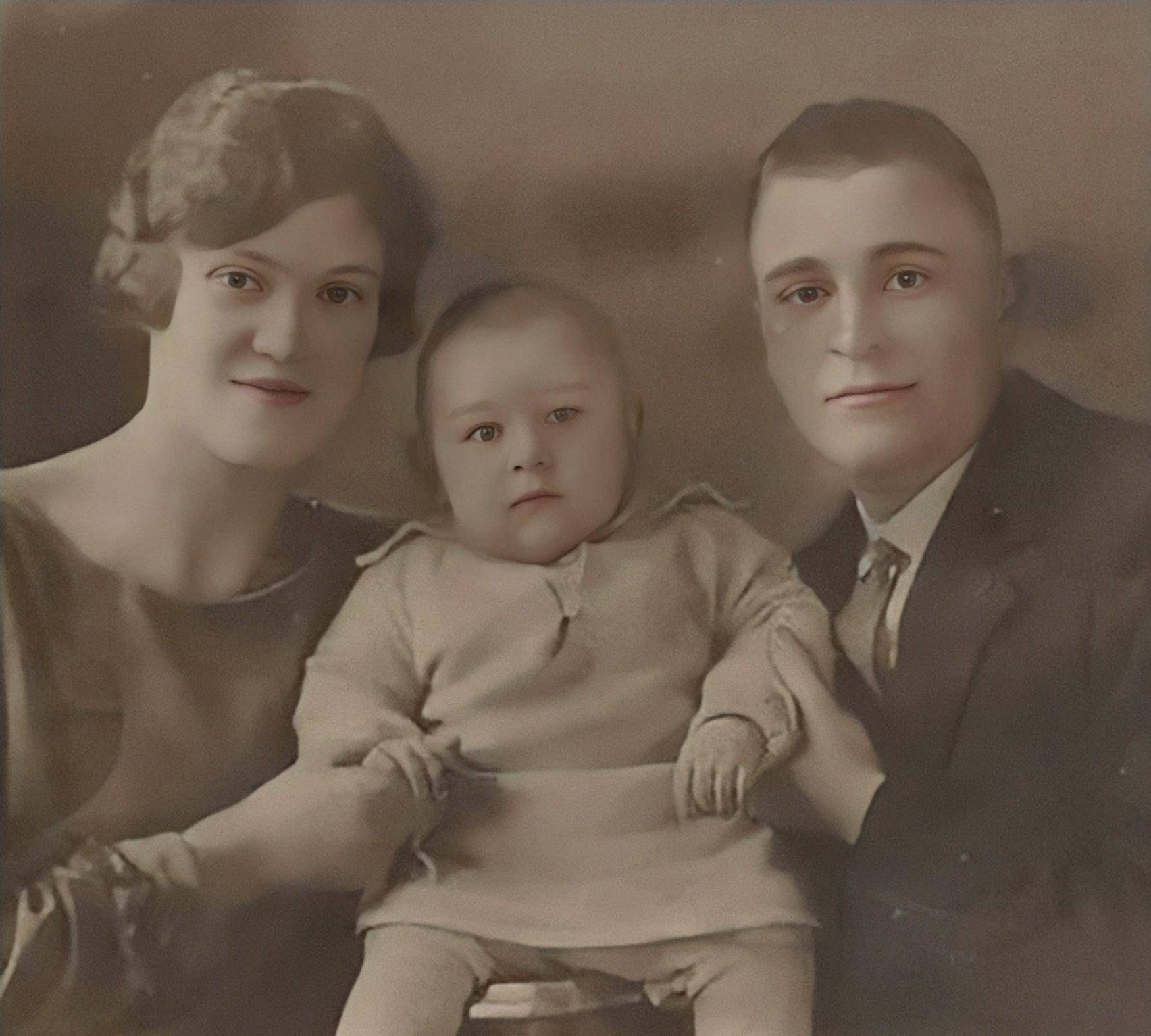 姑娘",经过十六年历练,一举登上权力巅峰_默克尔_德国_赫尔穆特·科尔