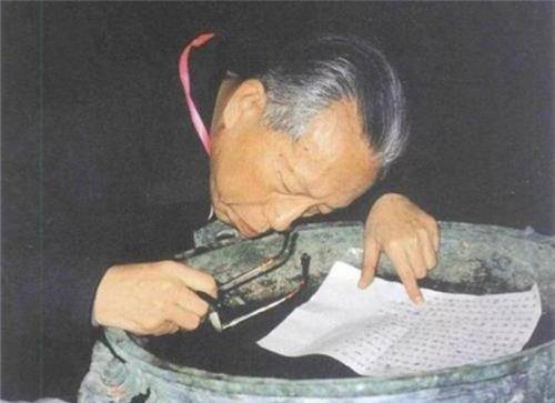 专家街头发现"假文物",老板开口就要6万,专家买下后狂赚6亿