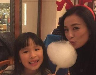 张庭女儿被大家吐槽丑,错过妈妈好基因,试管婴儿真的很差吗?