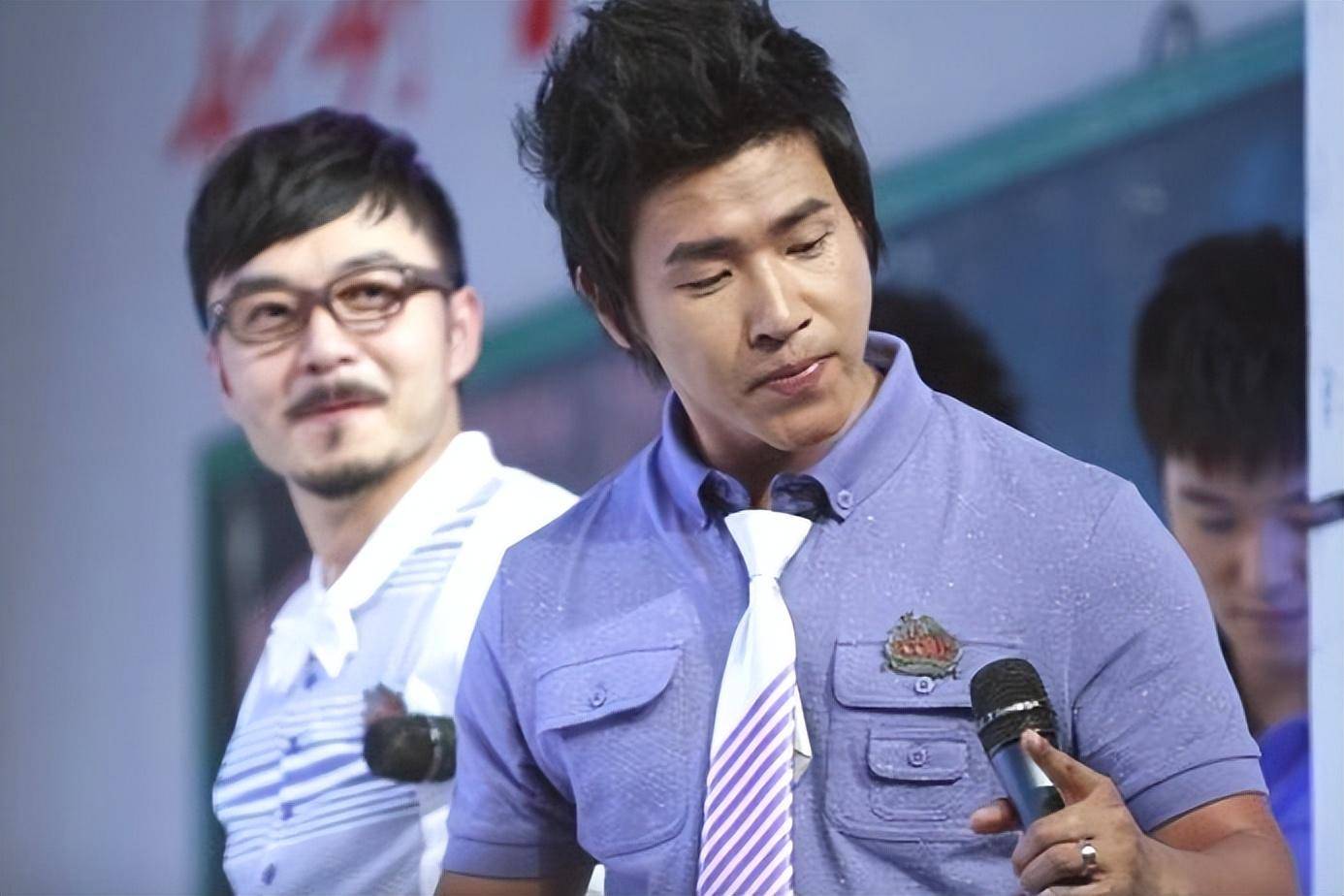 虽然欧弟拜师了郭德纲,但坊间的舆论太猛了,欧弟当时面临了塌房艺人才