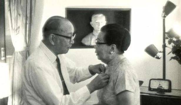 有次子女无意中发现他对陈锦端的旧情,但廖翠凤对孩子们说那只是回忆