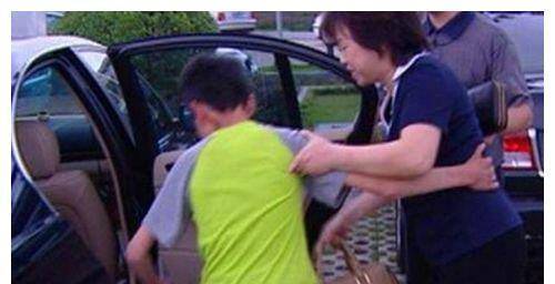 他是《变形计》中最清醒的农村娃,脱离富人的游戏,现今现状喜人