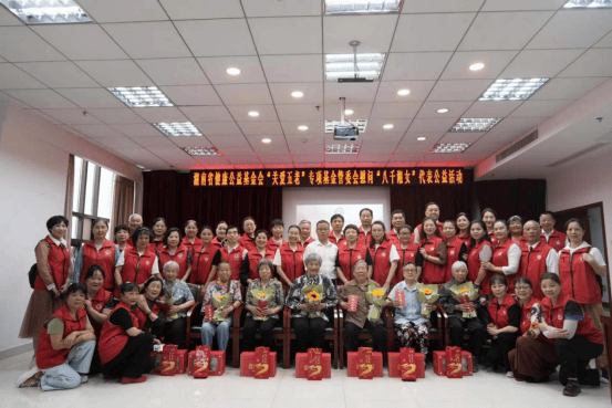 "八千湘女"忆芳华 温暖团聚话友情