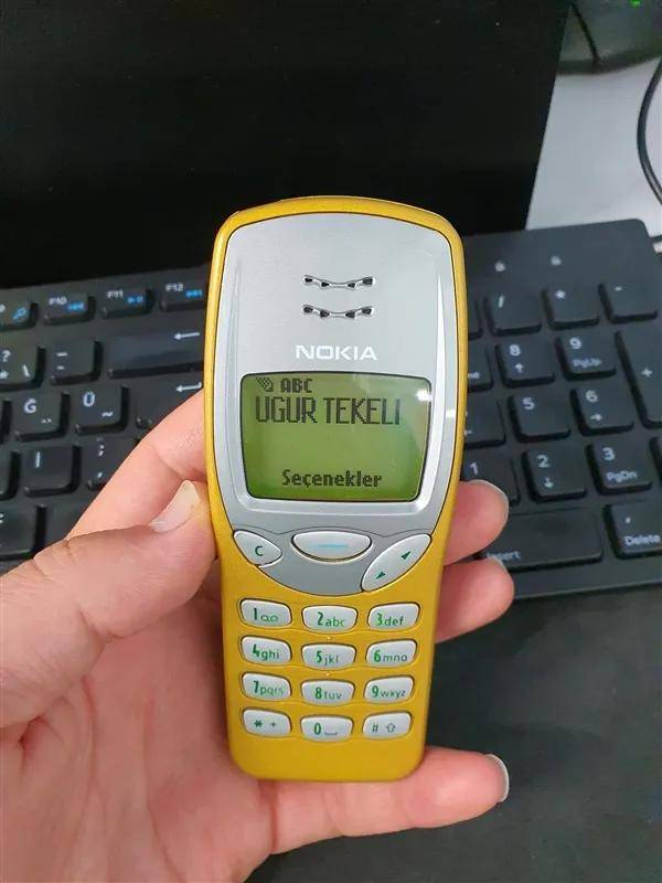 2011年8月,诺基亚宣布放弃塞班,随后陆续推出搭载"贝拉""meego""