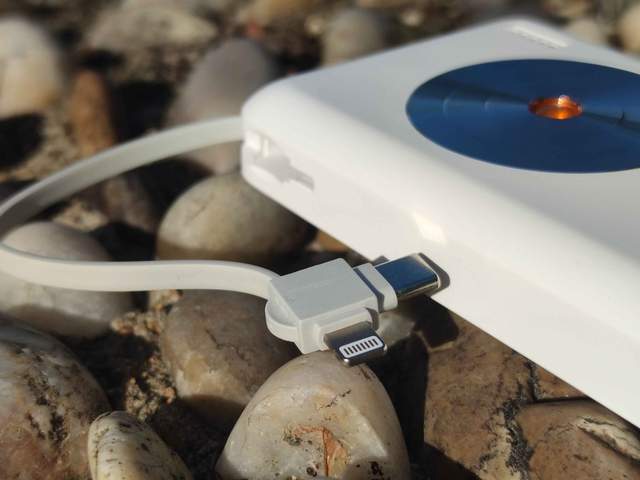 西圣PB充电宝:无线充电新纪元,便携高效的出行伴侣