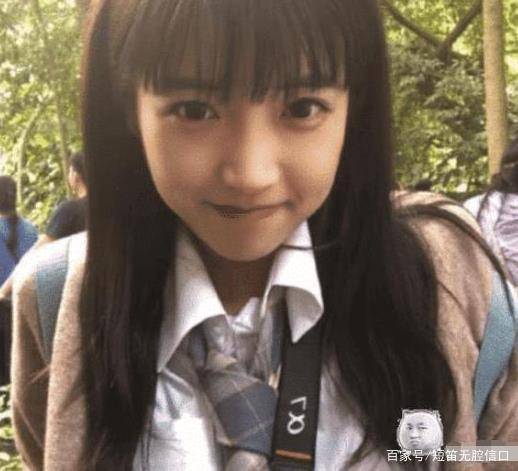 当年的"剪刀手女孩",富豪许诺等她10年,如今又过的如何?