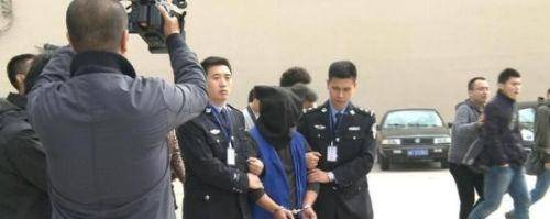 石二群:抢劫200万后潜逃16年,被捕时资产上亿,迎娶了四位老婆
