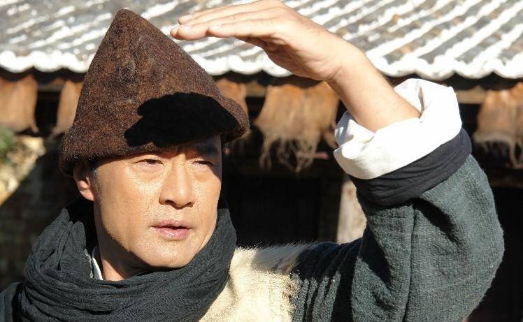 于荣光:结婚35年洁身自好,拿命拍戏赚钱上交,为何63岁还被分手