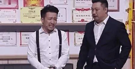 8年的军旅生涯让他对小品的兴趣更加深了,他发现自己挺适合当小品演员