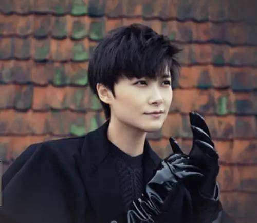 李宇春特别想删的照片,难怪叫"春哥",网友:承包一年的笑点