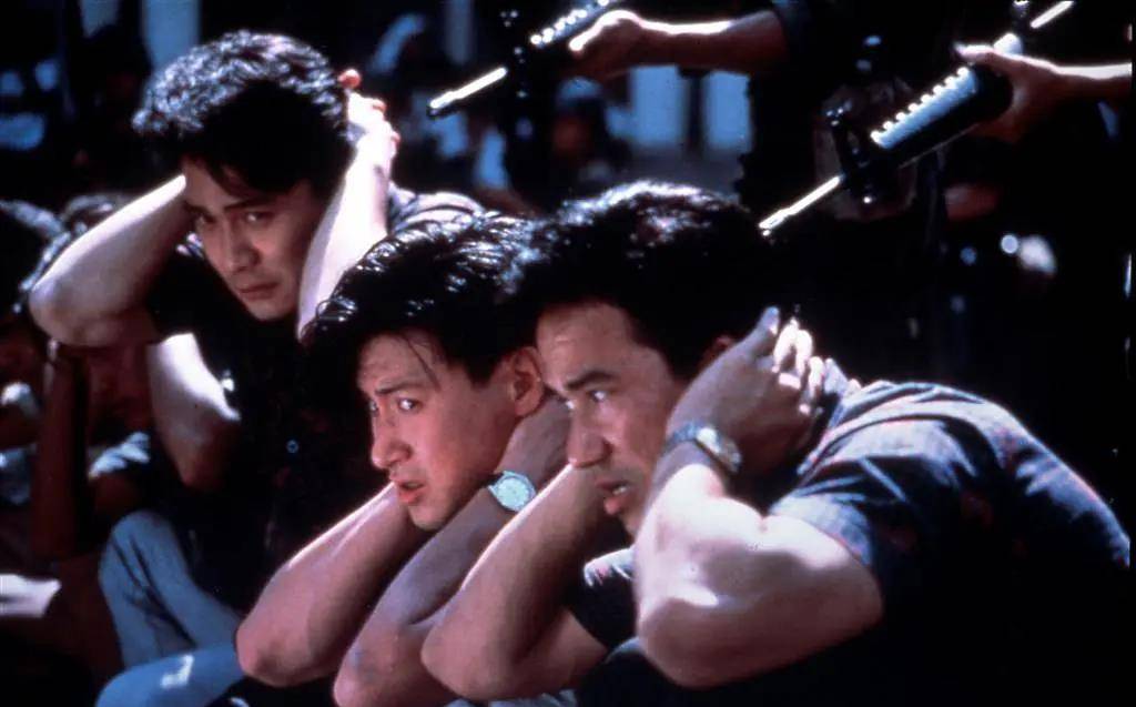 那一年,吴宇森拍出了属于他自己的江湖_阿荣_兄弟_电影