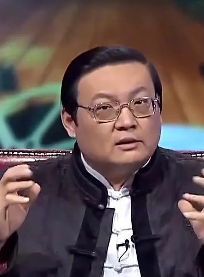 老梁当面指出金庸小说的三大错误,金庸回去后,立马改了