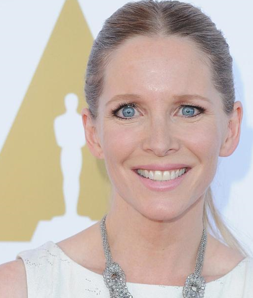 法令长及嘴角之下,嘴角下垂3,双眉压眼,眉骨深重,眼窝深面相出现这样