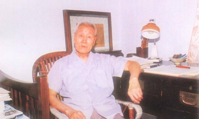 98岁在3年"谎言"中离世:爱妻承诺比他晚离去,不料只能食言