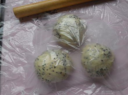 我做的黑芝麻吐司,即使放3天也依旧柔软好吃,成功的诀窍在于这