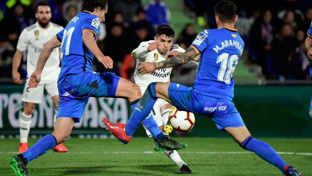 今日足球:雷根斯堡,韦恩, 热那亚,博洛尼亚,赫罗纳,格拉纳达