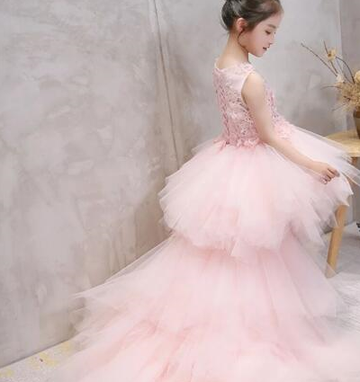 这款非常有仙气的蓬蓬仙女粉色礼服,与天蝎座相得益彰,很是相符.