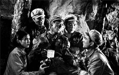 上甘岭战役究竟有多惨烈?战地记者:送一个苹果进坑道就记二等功