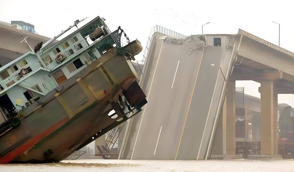 11.8万亿越南盾建大桥,通车3天就坍塌,百万民众却向中国索赔?