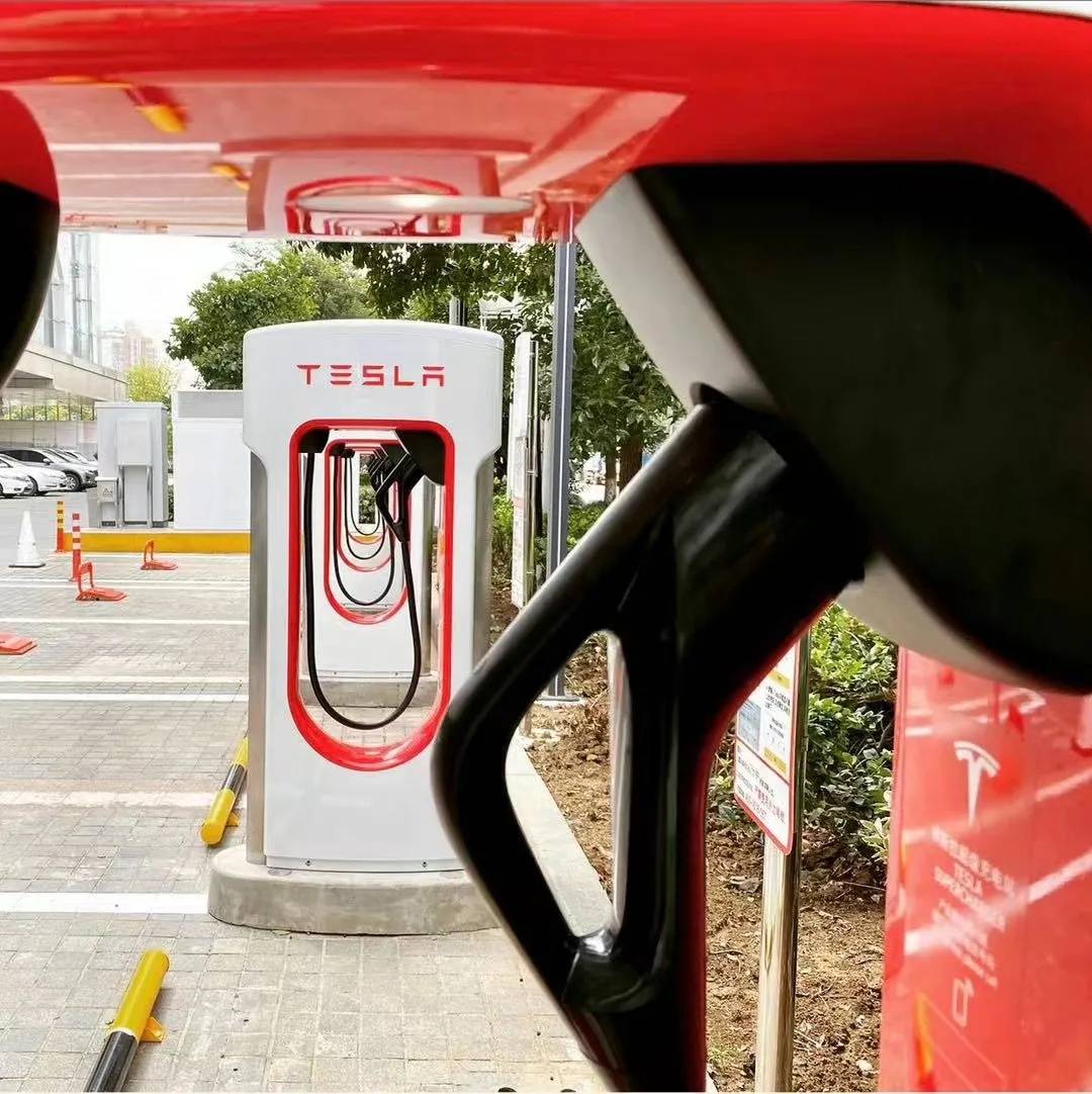 800v不够,900v来凑,蔚来,智己们竞逐的高压快充技术是