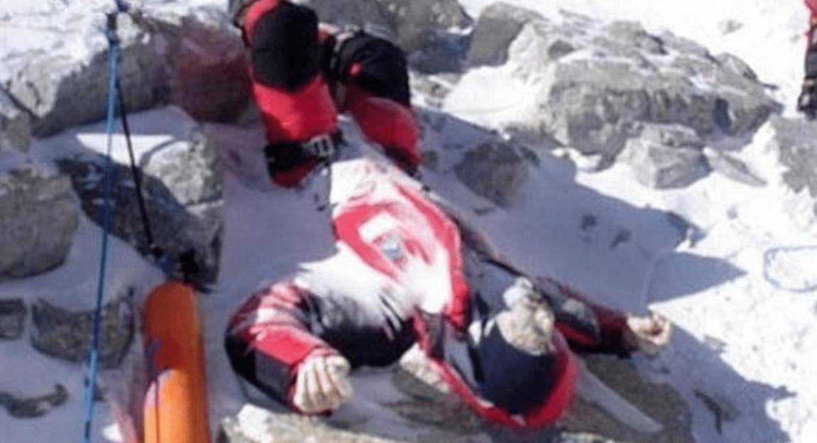 珠峰上300多具遇难者遗体,大多数身份明确,为何没人带他们回家