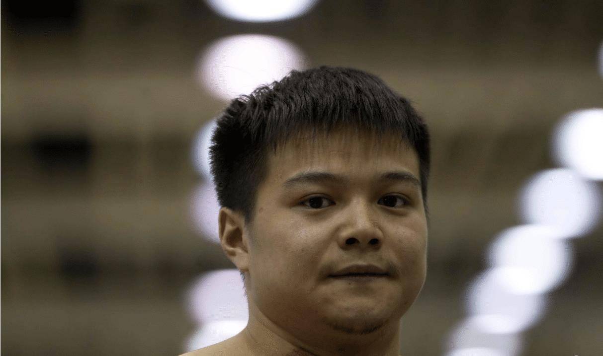 举重神童龙清泉:17岁夺冠迷失,8年后再摘金,低谷时写魔幻小说