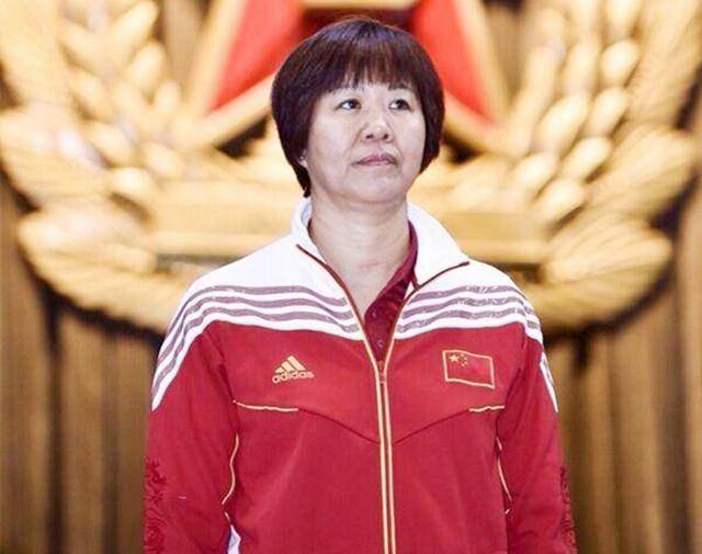 女排名帅陈忠和:和郎平亦师亦友,前妻意外离世,二婚娶女排队员_李东红