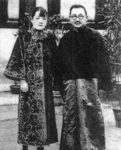 宋霭龄与孔祥熙于是,白兰花开始频繁出入孔府和宋霭龄打麻雀(麻将),这