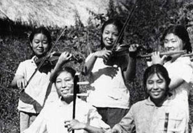 勇斗苏军的"铁姑娘",身怀六甲牺牲,14年后,一首名曲红遍大地_孙龙