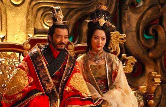 萧皇后按理是应该被杀掉的,但是起义军的头领宇文化及第一眼看见萧