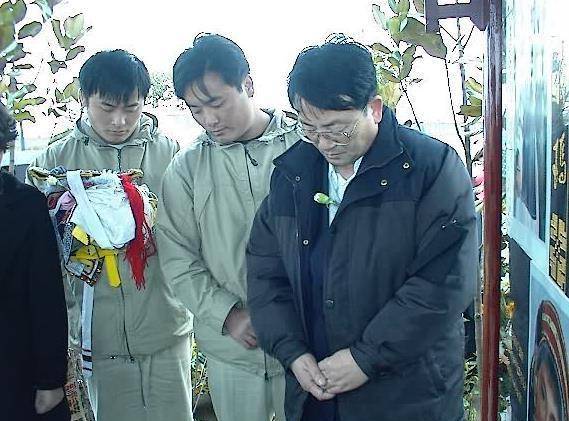 永远的阿诗玛杨丽坤去世19年,丈夫和两个双胞胎儿子近况如何?